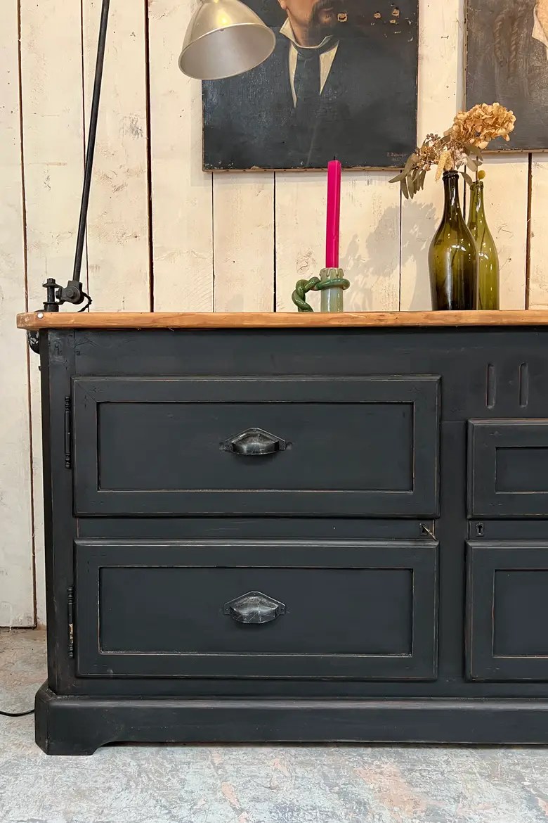 Ancien buffet en sapin peint en noir 1960