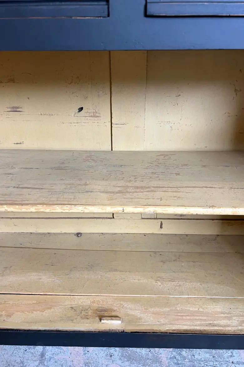 Ancien buffet en sapin