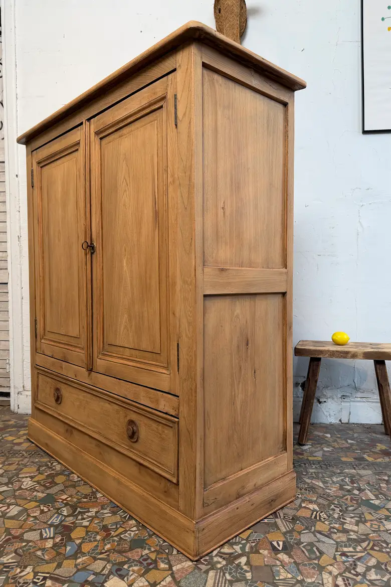 Ancien buffet parisien en orme