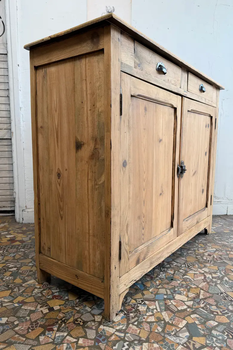 Ancien buffet parisien en sapin – début XXe