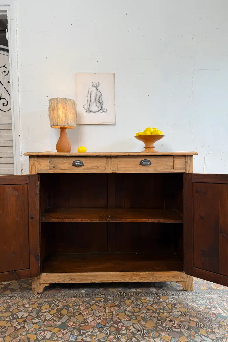 Ancien buffet parisien en sapin – début XXe