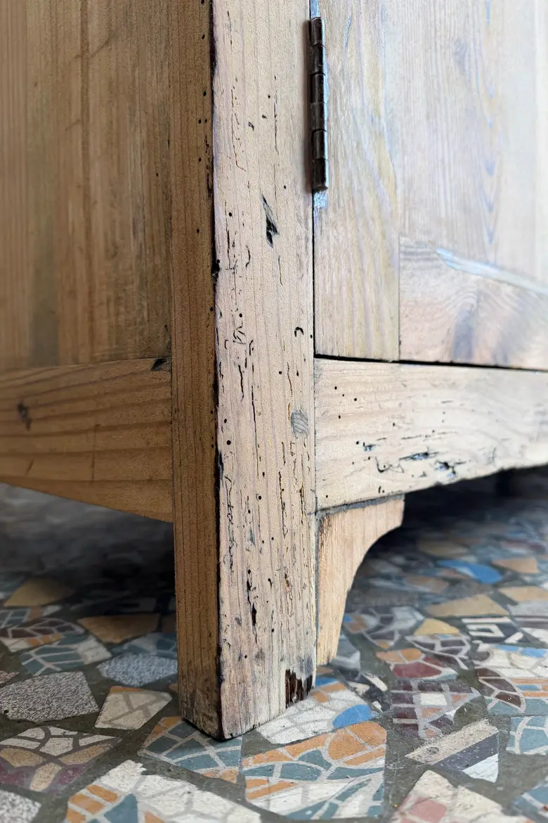 Ancien buffet parisien en sapin – début XXe