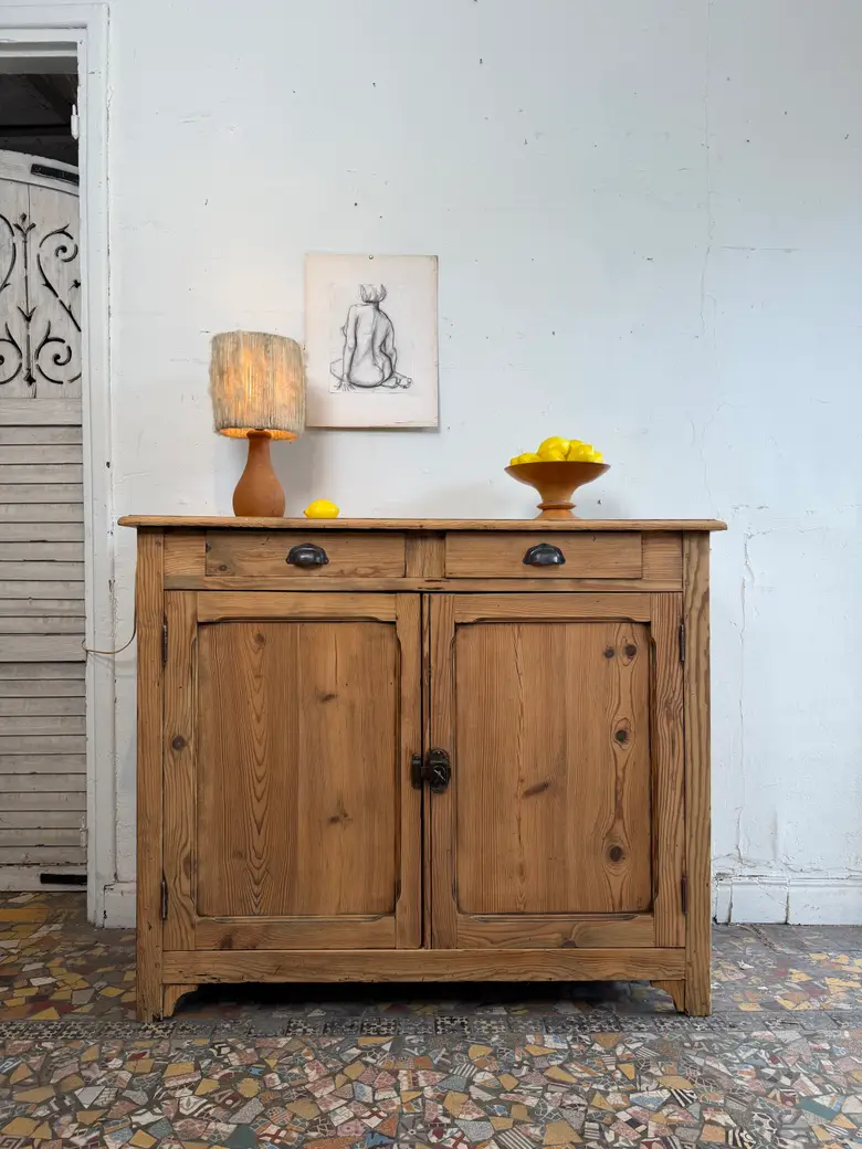 Ancien buffet parisien en sapin – début XXe