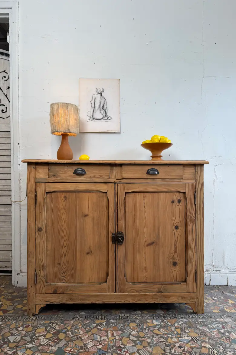 Ancien buffet parisien en sapin – début XXe