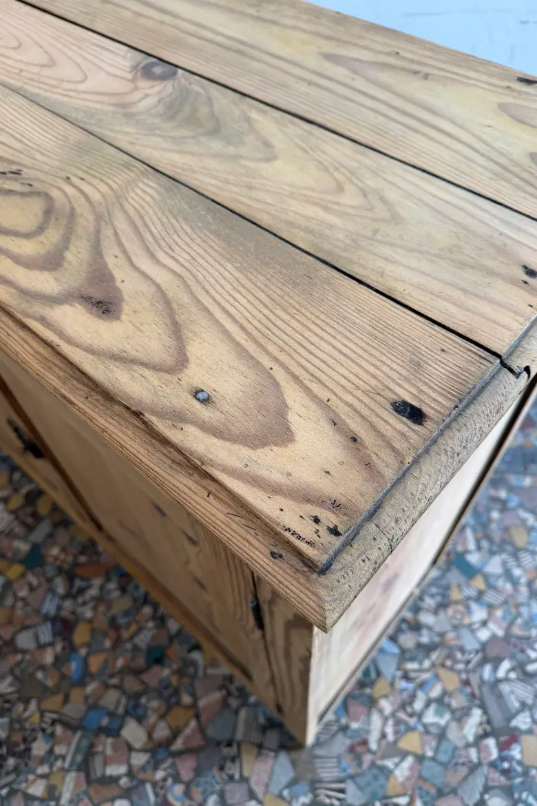 Ancien buffet parisien en sapin – début XXe