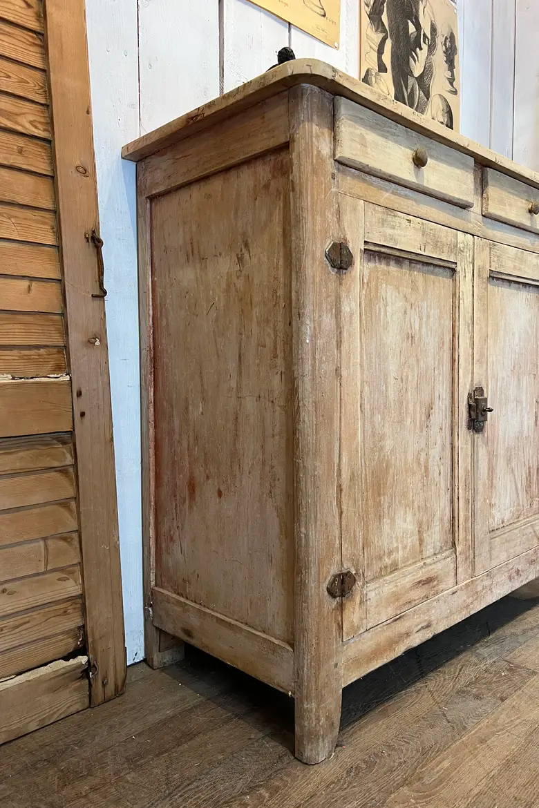 Ancien buffet patiné Début XXème