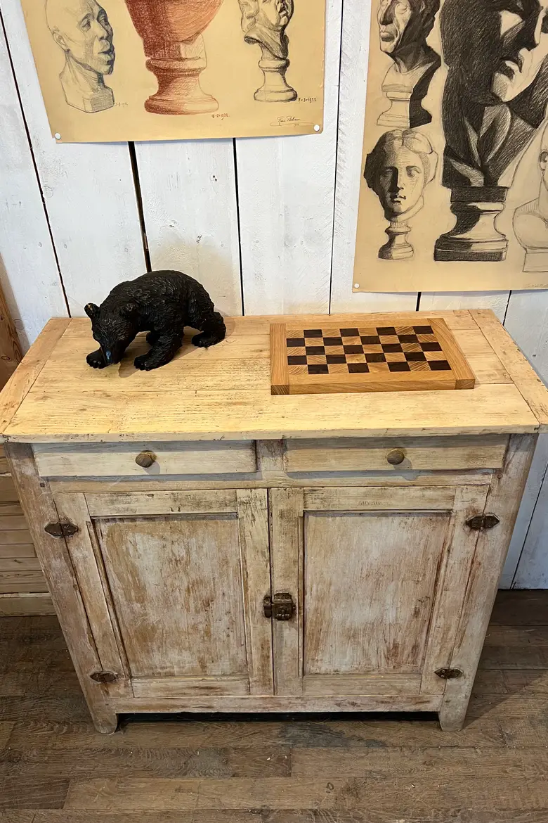 Ancien buffet patiné Début XXème