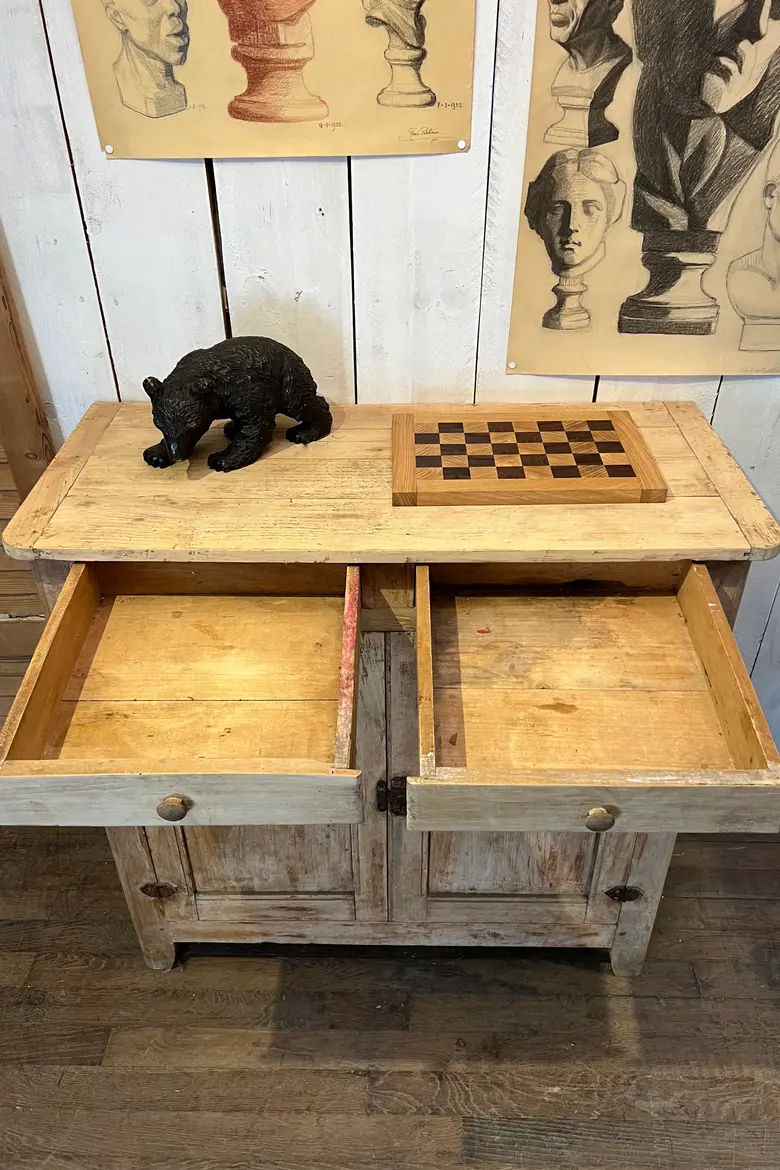 Ancien buffet patiné Début XXème
