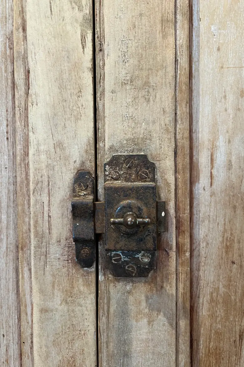 Ancien buffet patiné Début XXème