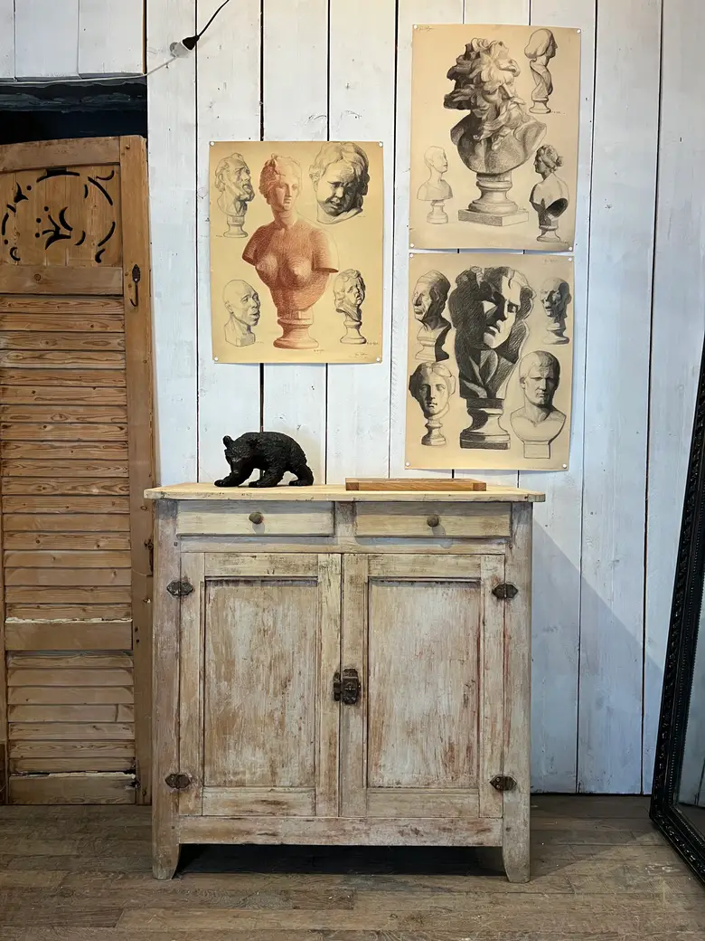 Ancien buffet patiné Début XXème