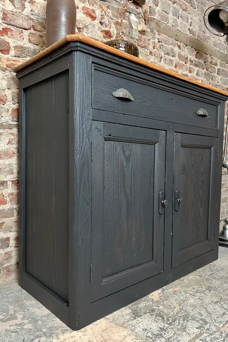 Ancien buffet peint