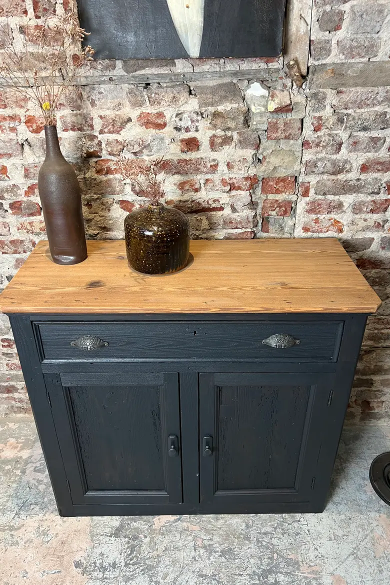 Ancien buffet peint