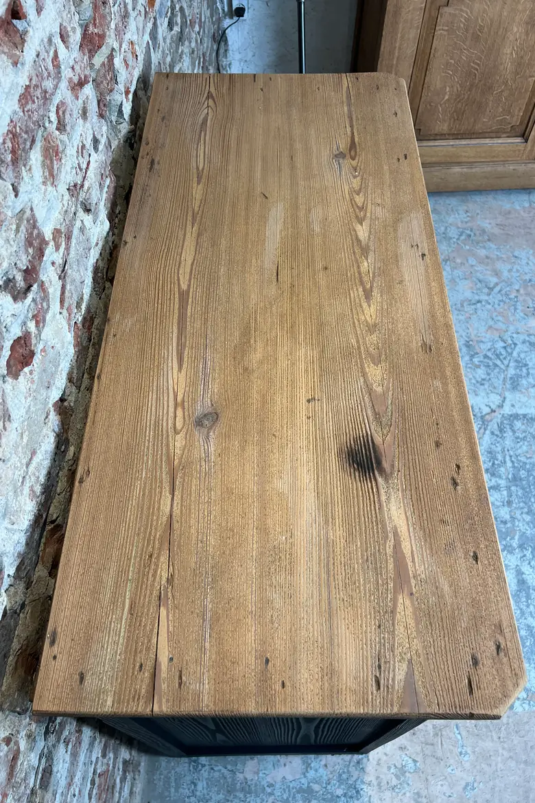 Ancien buffet peint