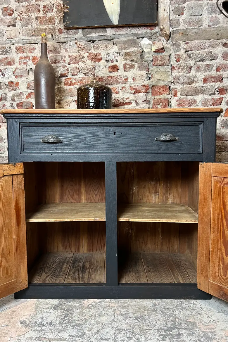 Ancien buffet peint