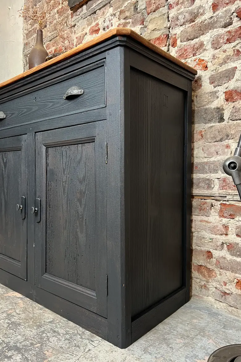 Ancien buffet peint