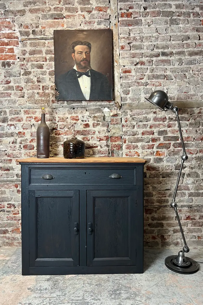 Ancien buffet peint
