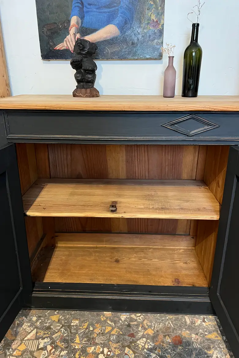 Ancien buffet peint en noir Début XXème