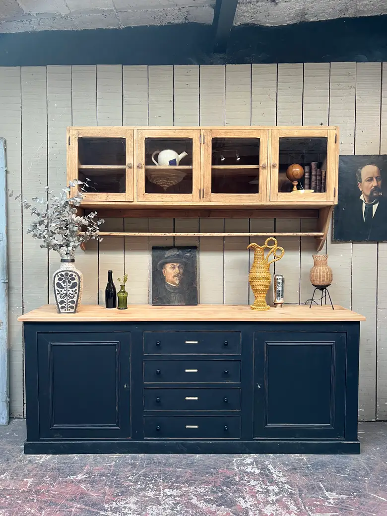 Ancien buffet peint en noir