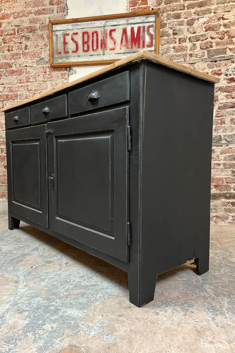 Ancien buffet peint en noir - XXe siècle