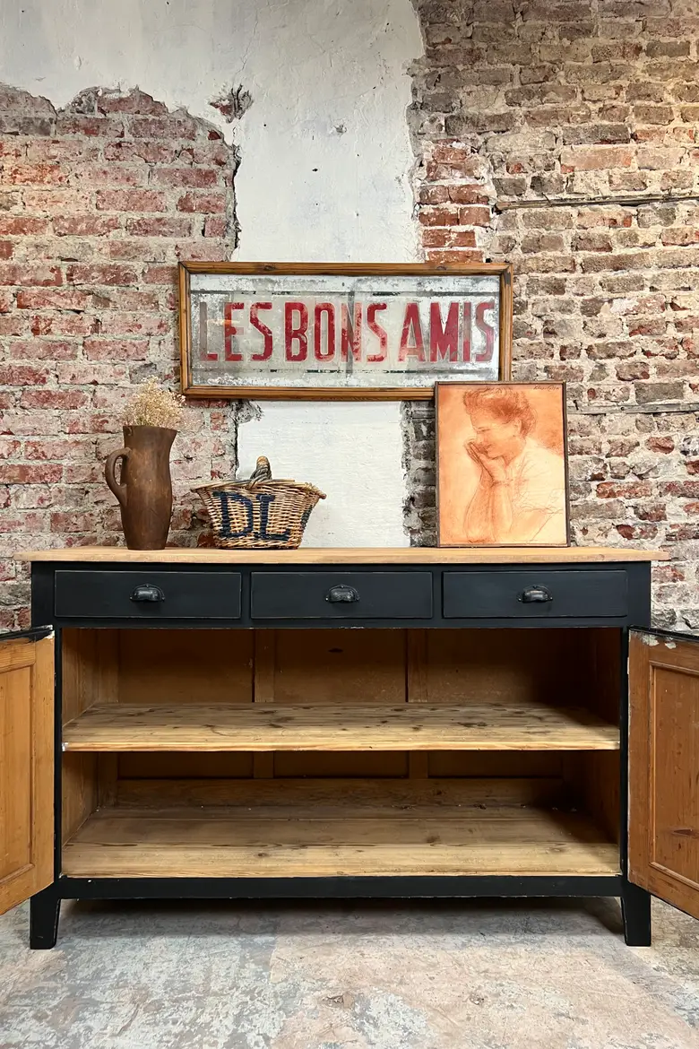 Ancien buffet peint en noir - XXe siècle