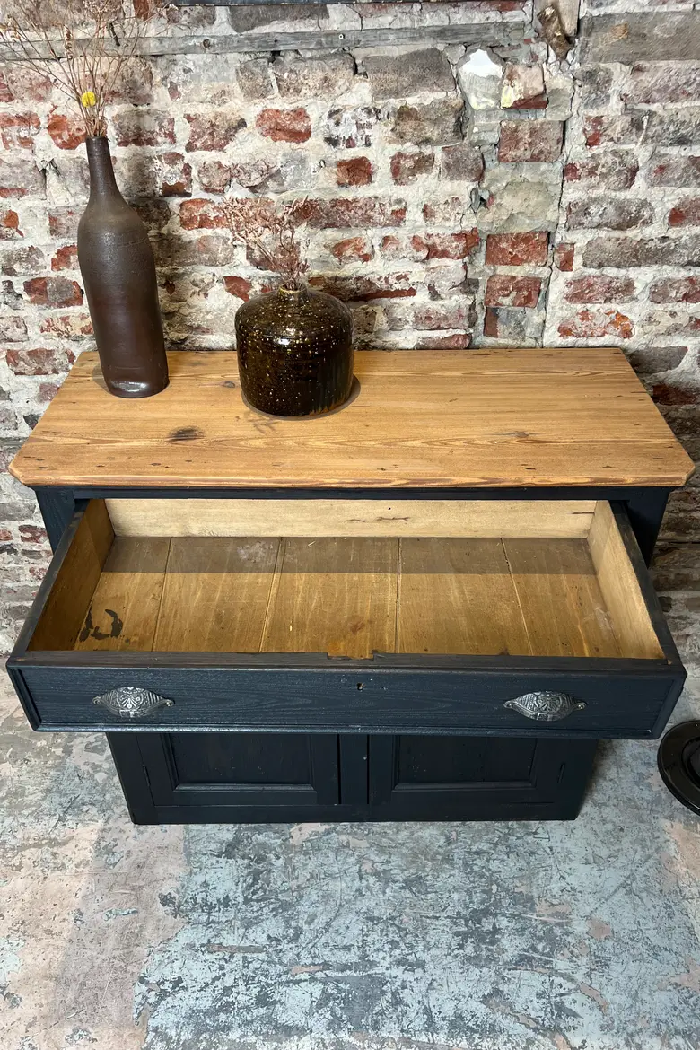 Ancien buffet peint