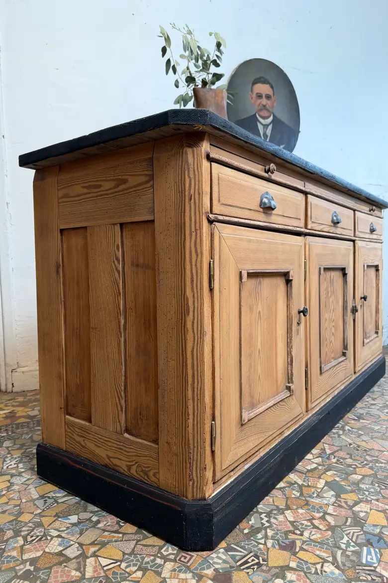 Ancien buffet rustique en sapin – XIXe siècle