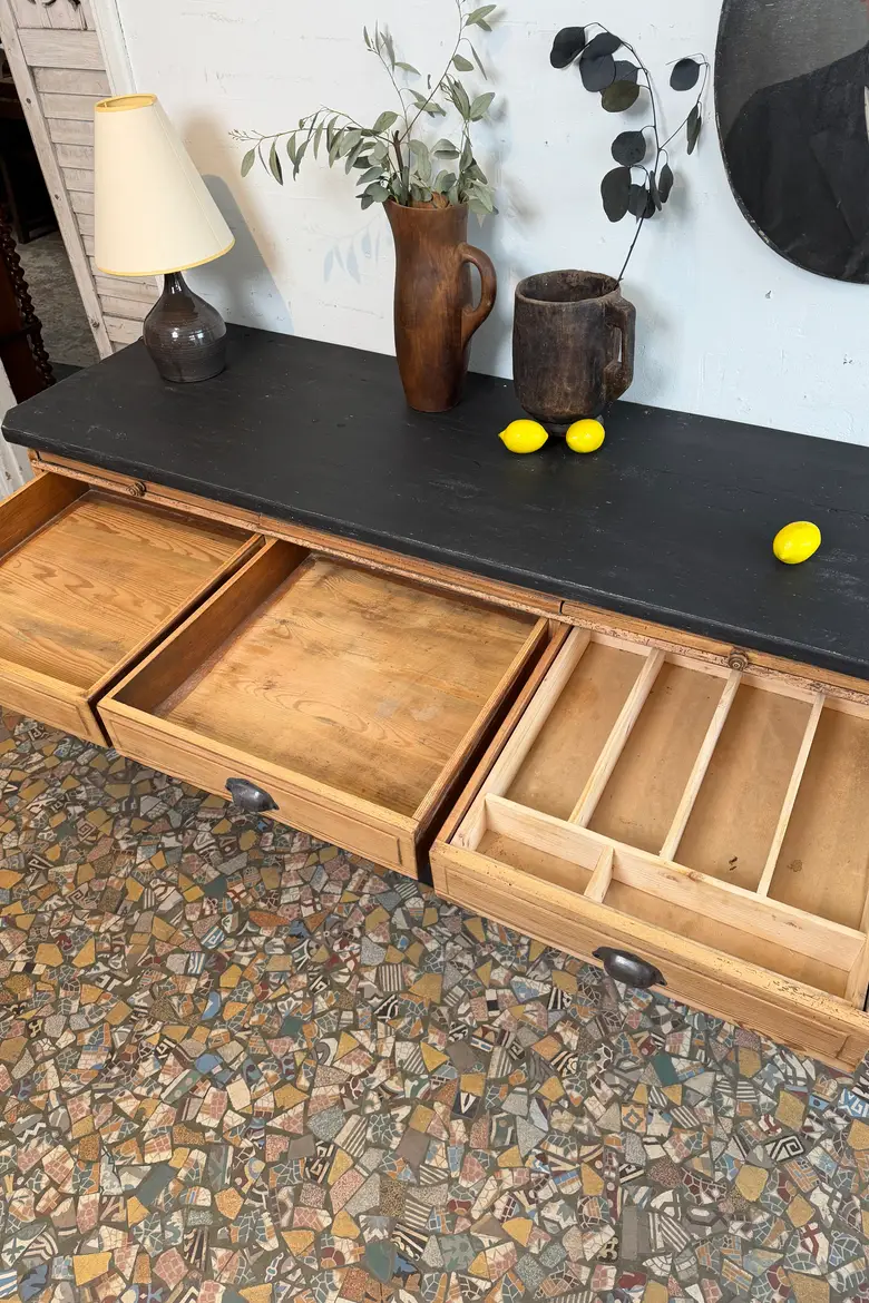 Ancien buffet rustique en sapin – XIXe siècle