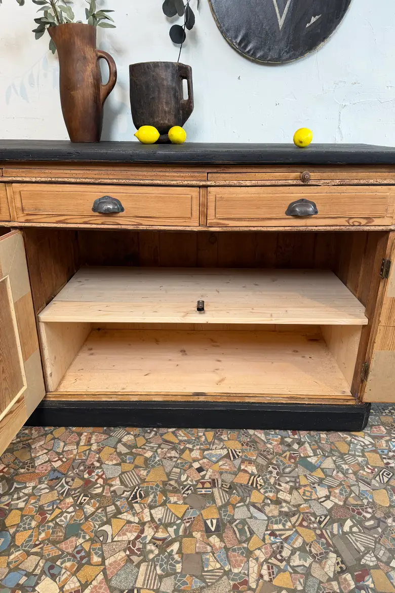 Ancien buffet rustique en sapin – XIXe siècle
