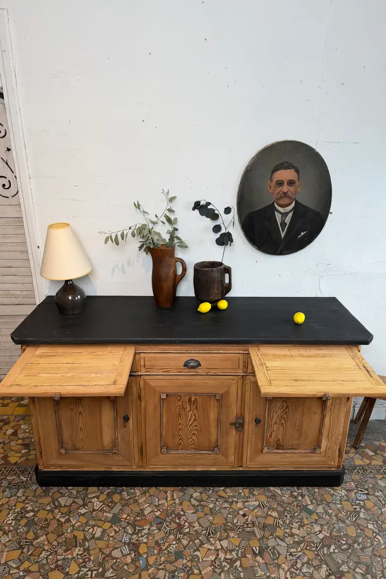 Ancien buffet rustique en sapin – XIXe siècle