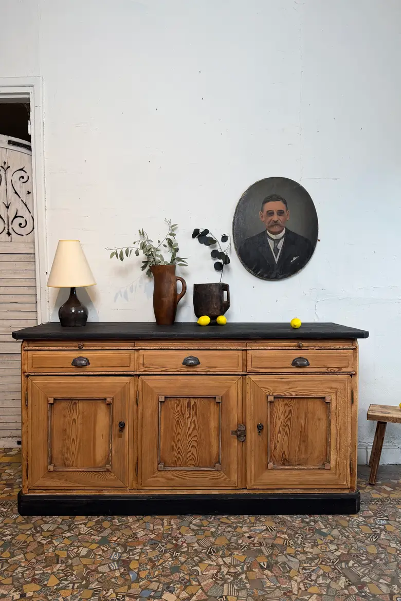 Ancien buffet rustique en sapin – XIXe siècle
