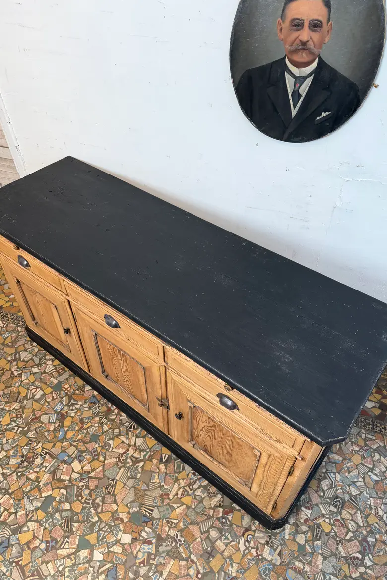 Ancien buffet rustique en sapin – XIXe siècle