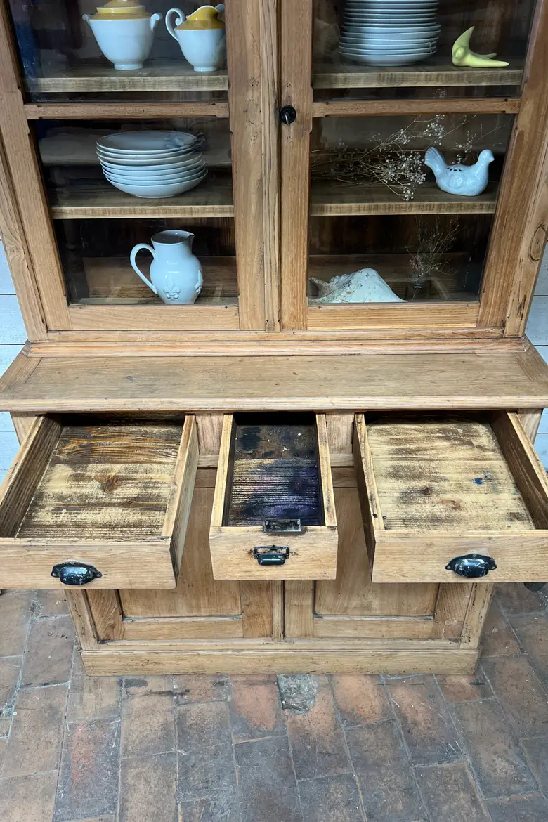 Ancien buffet vaisselier en orme Début XXème