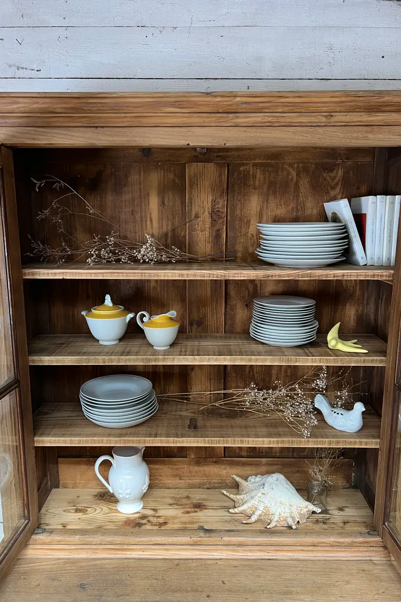 Ancien buffet vaisselier en orme Début XXème