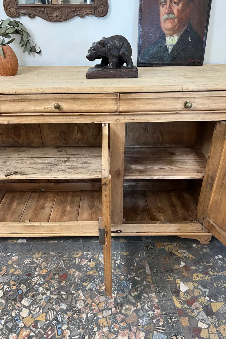 Ancien buffet XIXe en tilleul