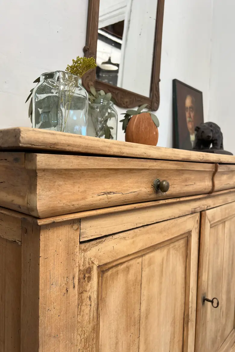 Ancien buffet XIXe en tilleul