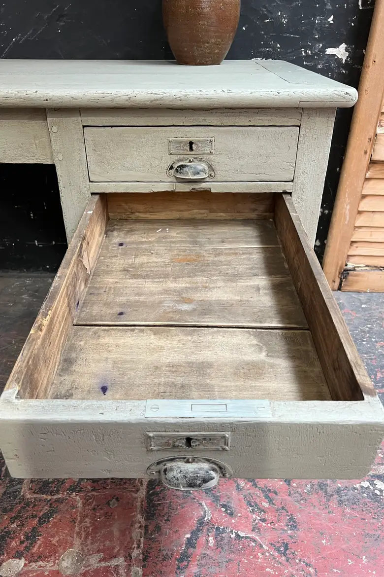 Ancien bureau d’atelier Début XXème peint en vert