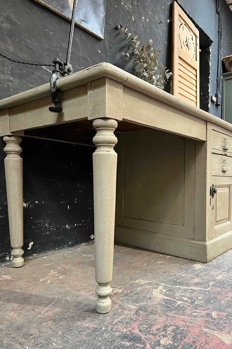 Ancien bureau d’atelier Début XXème peint en vert