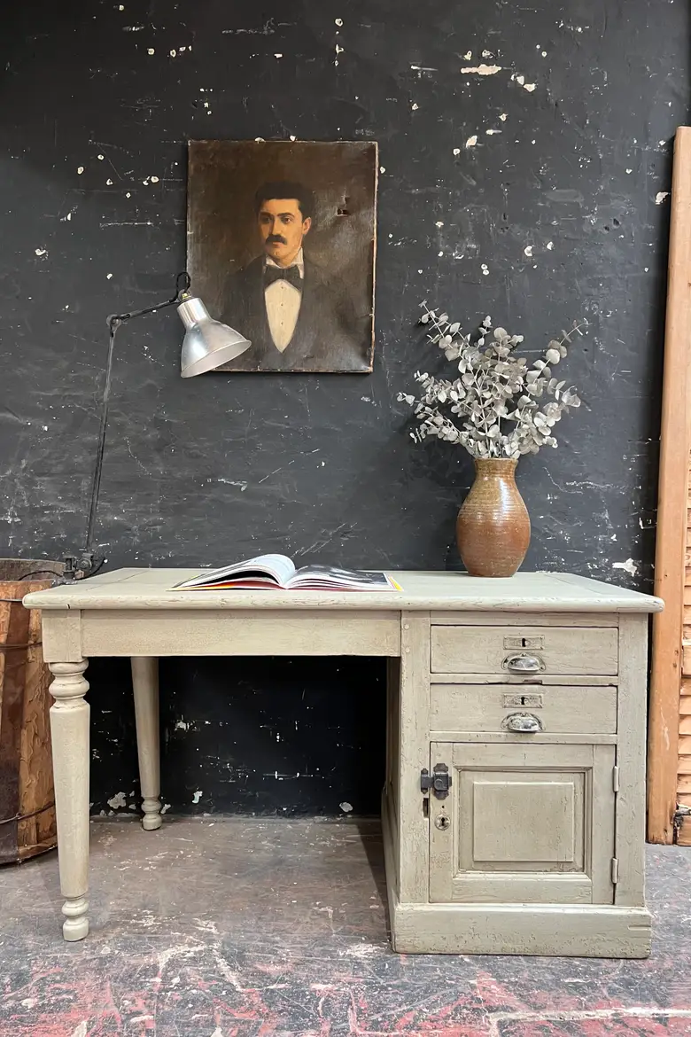 Ancien bureau d’atelier Début XXème peint en vert