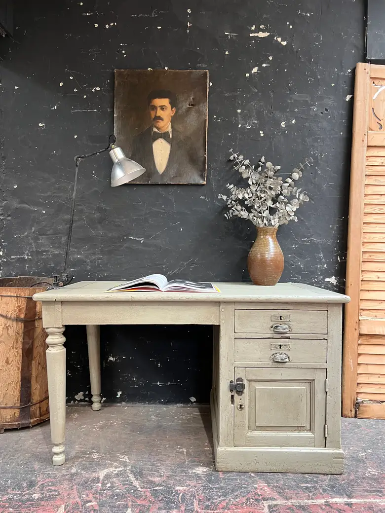 Ancien bureau d’atelier Début XXème peint en vert