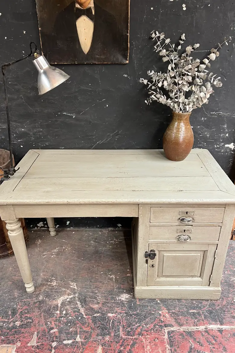 Ancien bureau d’atelier Début XXème peint en vert
