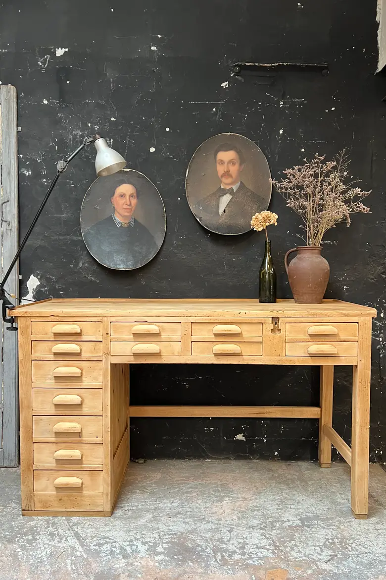 Ancien bureau de cordonnier début 20e