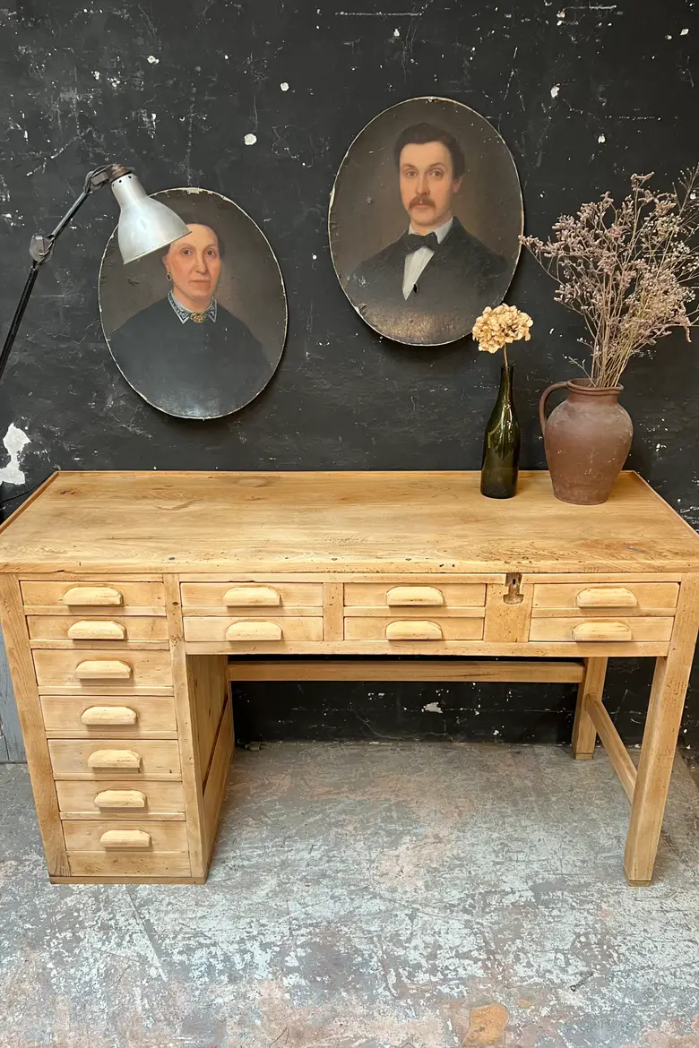 Ancien bureau de cordonnier début 20e