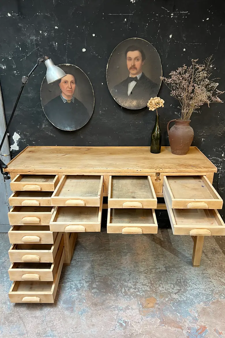 Ancien bureau de cordonnier début 20e