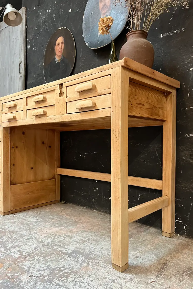 Ancien bureau de cordonnier début 20e