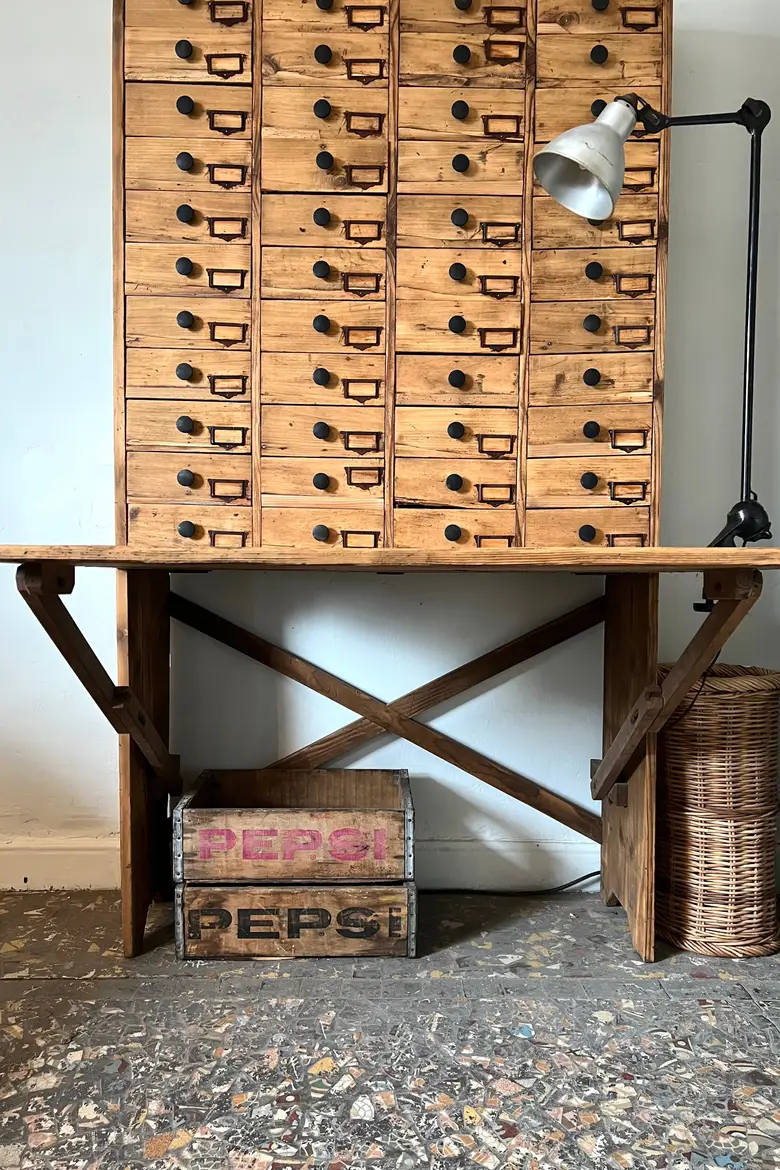 Ancien bureau de quincaillerie en bois Début XXème