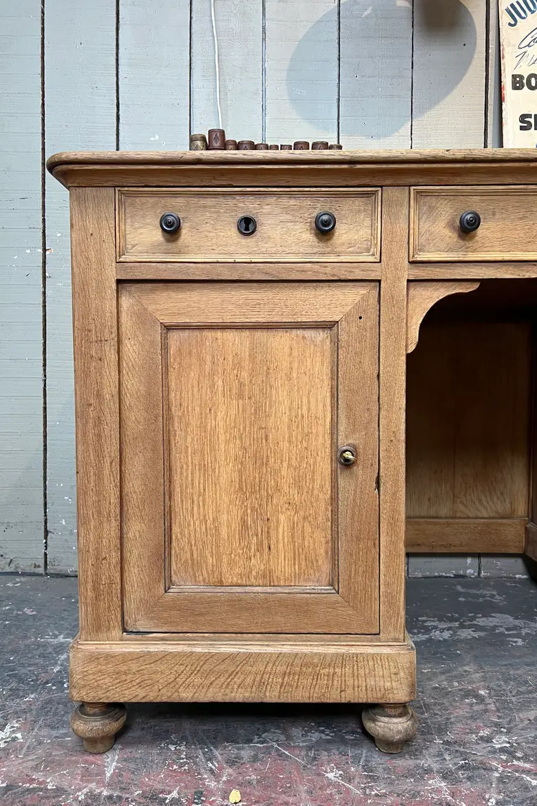 Ancien bureau double face en chêne