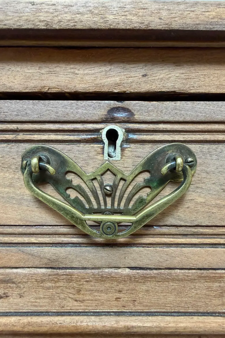 Ancien bureau en noyer