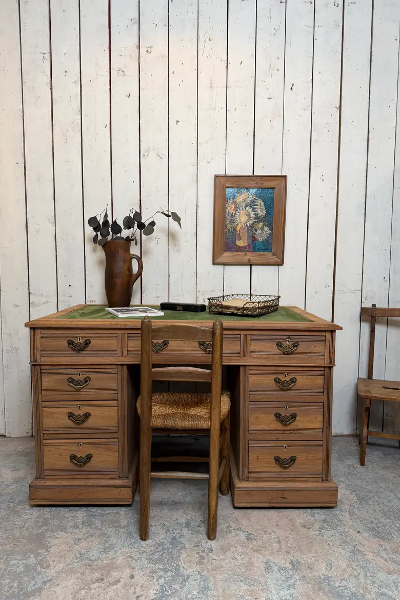 Ancien bureau en noyer