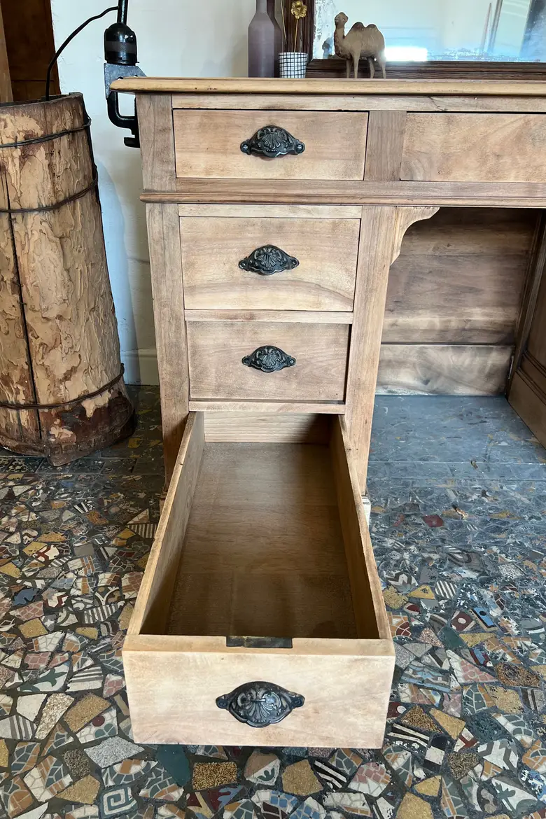 Ancien bureau en noyer Début XXème