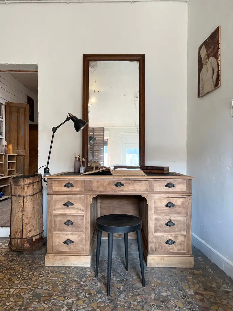 Ancien bureau en noyer Début XXème